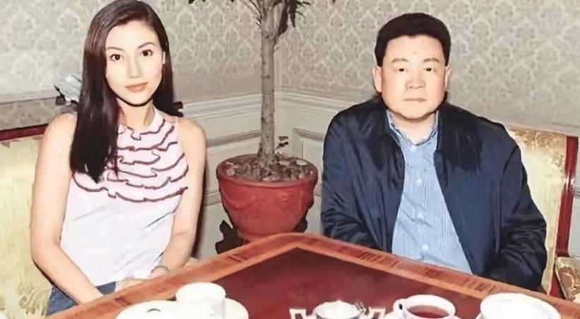 李嘉欣|恃美行凶的李嘉欣：曾痛骂刘銮雄原配，却为何不敢招惹何超琼？