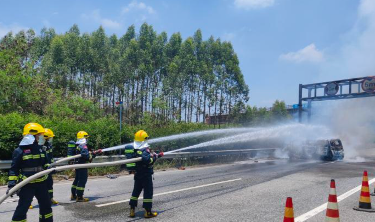 事故后车门被锁死?雷克萨斯最新声明来了
