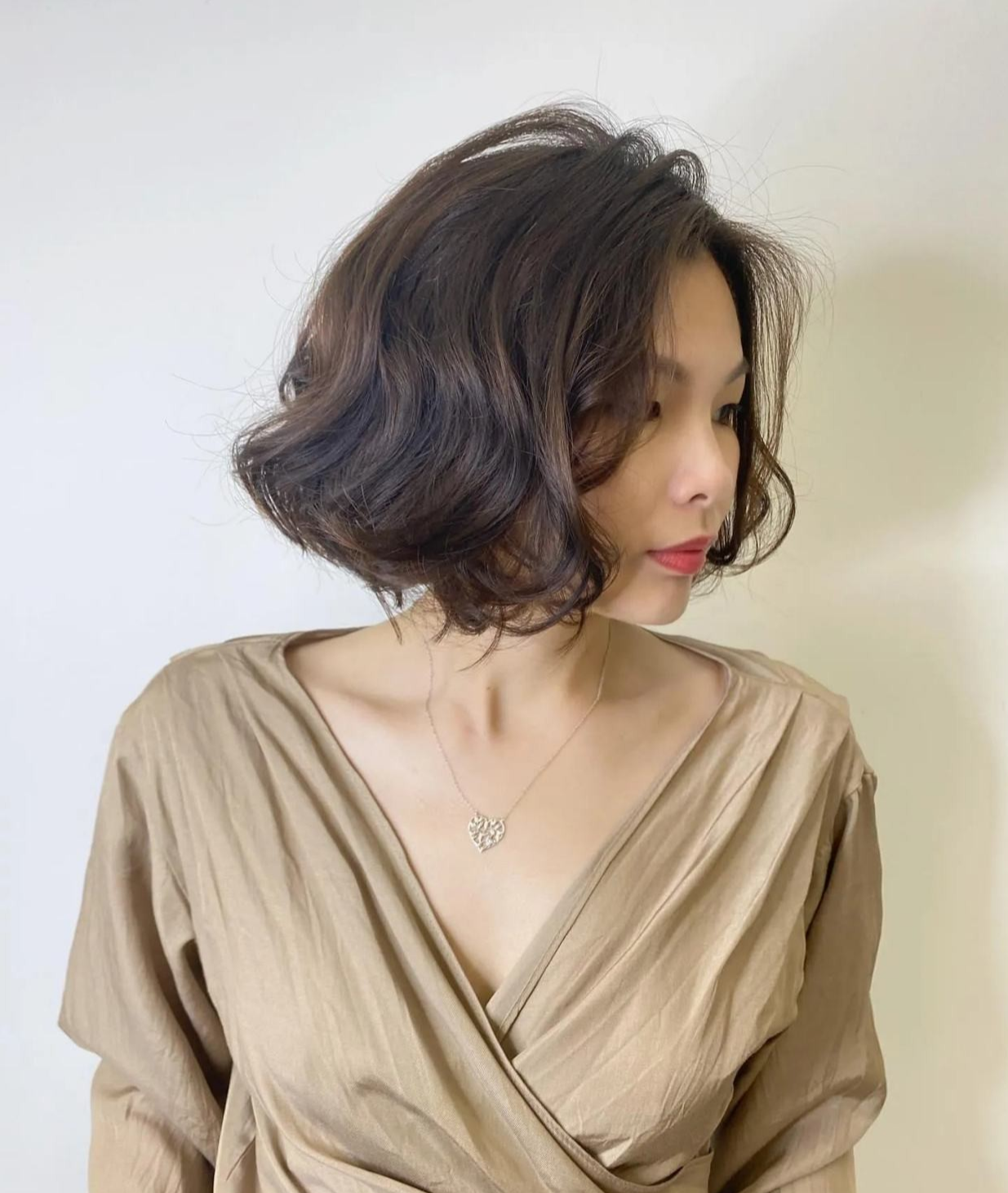 发型无论怎么剪,永不过时的还是波波头,百变时尚又瘦脸