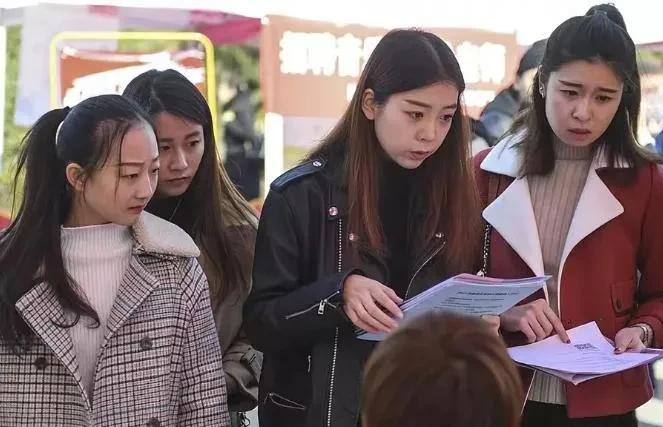 招聘|最近流传的“中铁三局”是什么梗,为什么美女主播评论区都有?
