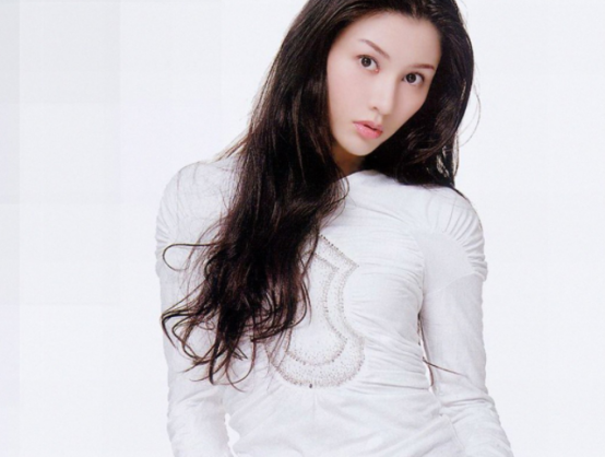 李嘉欣|毫无疑问，李嘉欣是美的，在那个时代香港也是独一份