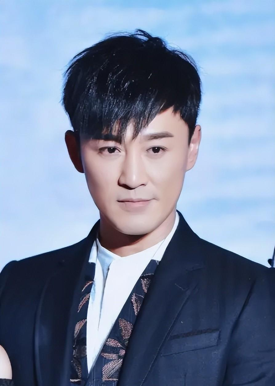 黄晓明|TVB五小生都是“假冻龄”:陈键锋越来越肿,黄宗泽满脸褶子!