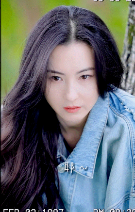 张柏芝|张柏芝深夜游泳视频引发热议!是谁给拍的呢