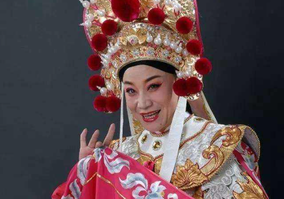 豫剧|豫剧最红女演员，两段婚姻一个导演，一个是粉丝，嫁给粉丝后她的生活怎么样了？