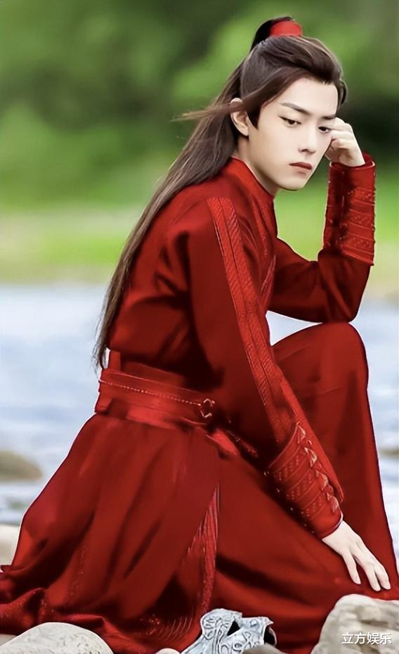 肖战|演艺界集体降薪：90已婚小花5000万腰斩，肖战被内娱所期待！