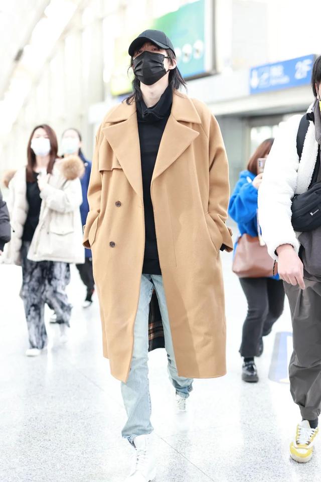 街拍|男星街拍｜陈坤冯绍峰都现身！2022超级碗“好多人啊！”