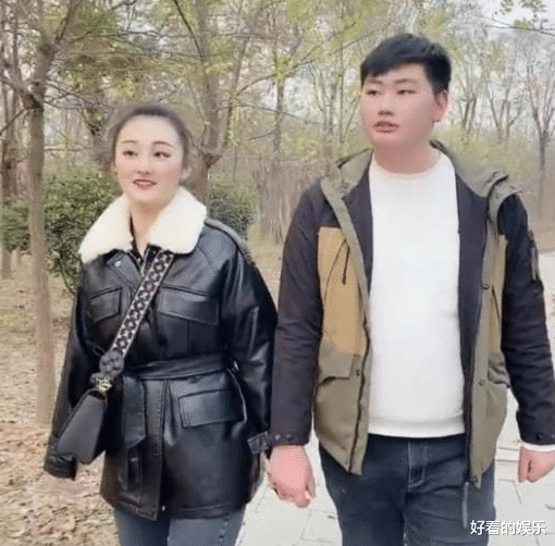 陈亚男|陈亚男直播透露，刷1000元礼物可加联系方式，还帮着出祝福视频