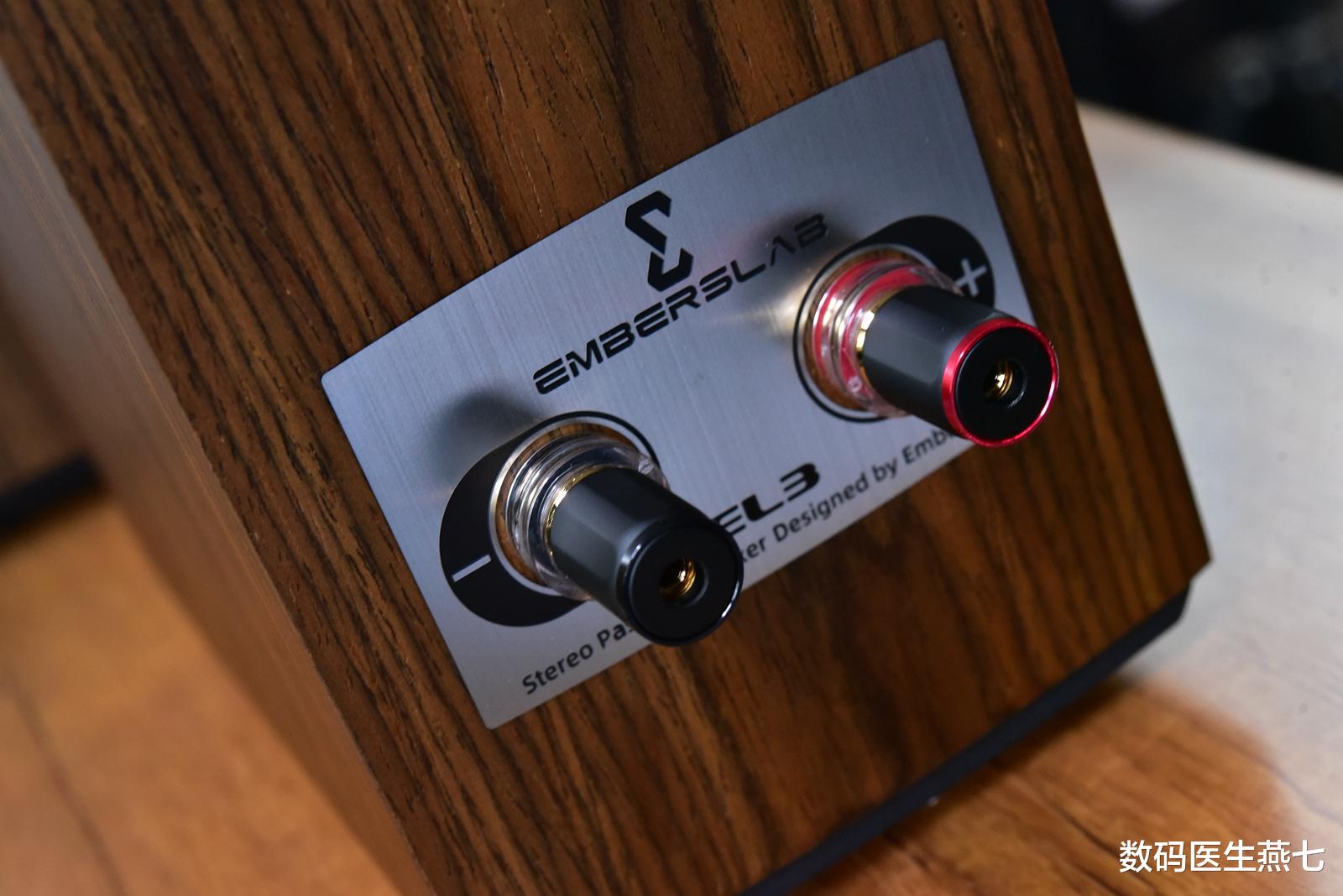 |如果这款巴掌大的书架箱火了一点不意外,可以说是完美的近场神器