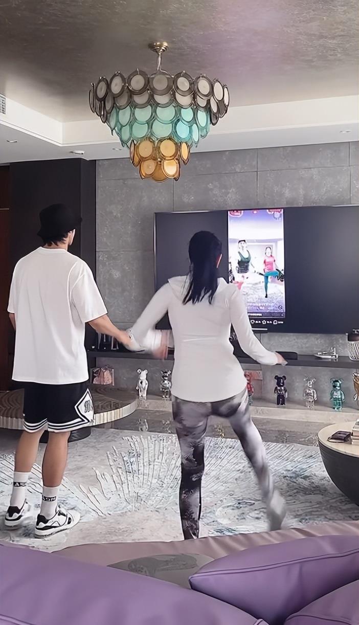 钟丽缇|“百亿富婆”钟丽缇:3个女儿2个爹,52岁还到处求子想生儿子