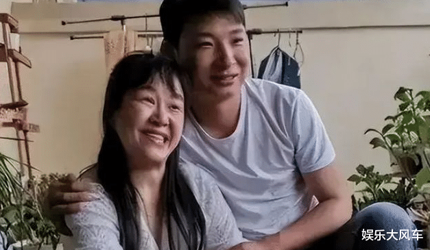 四川省|杨槠策新欢挑衅余秀华，余秀华大方回复祝幸福，网友：心疼余秀华