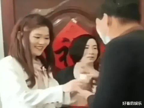 陈萌拒绝200W彩礼后,给大衣嫂买新衣,乐得婆婆下河摸鱼给她吃