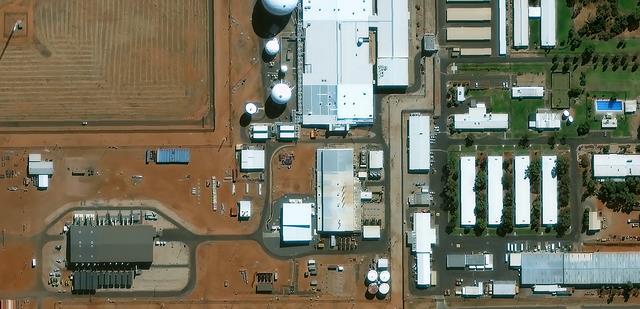 美国男子拍到神秘球状UFO,全身散发强烈白光,还会分裂成多个
