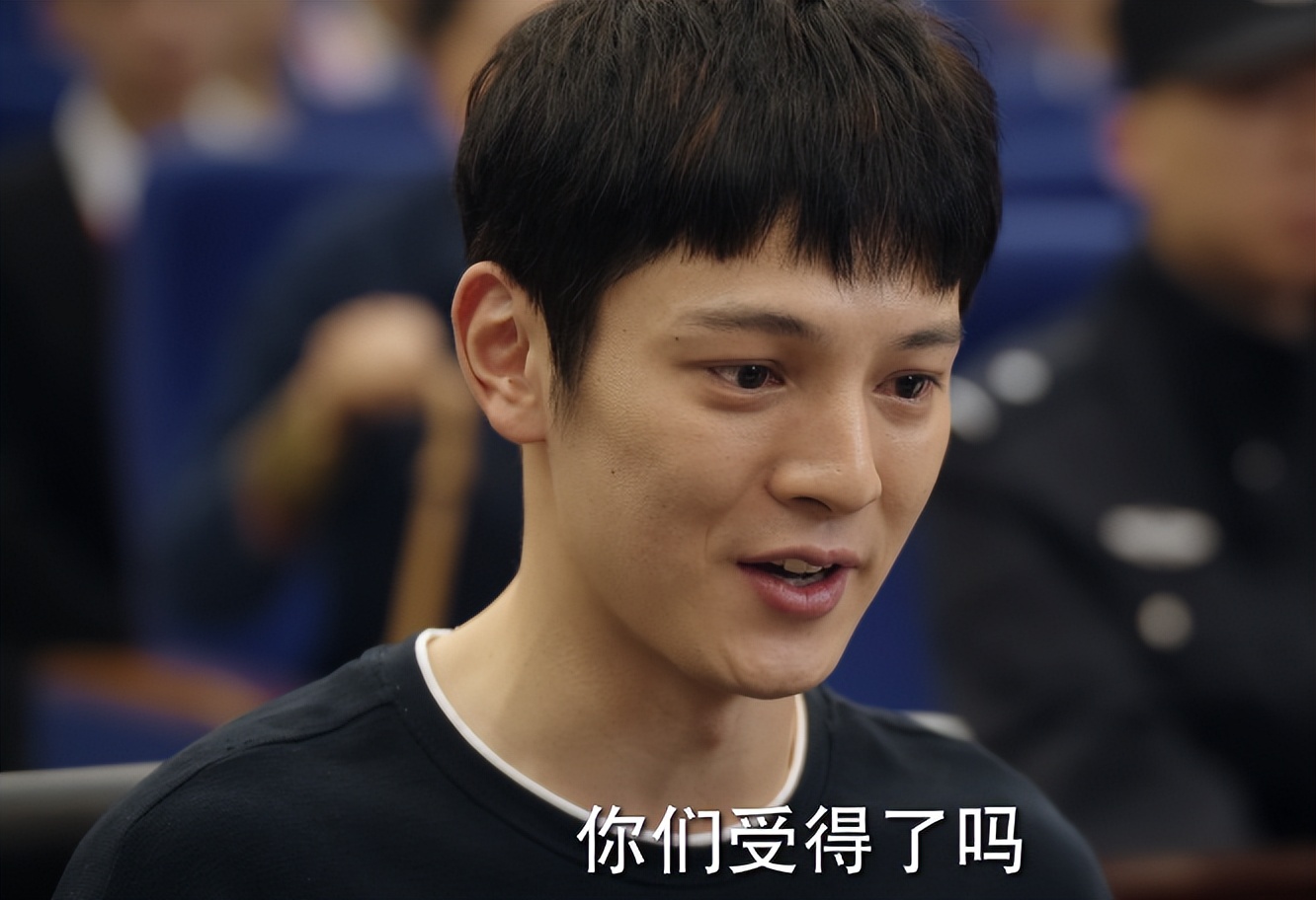 靳东|靳东又甩出王炸剧，才播2集，收视口碑齐飞，老戏骨演技惊艳四座