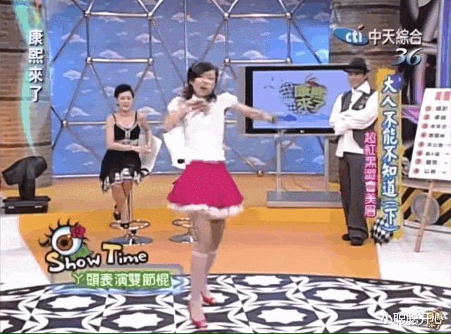 黑涩会美眉|还记得黑涩会丫头吗？从睡蟑螂屋到挤进名媛圈