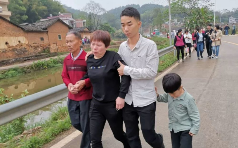 1976年，母女3人同时被拐，43年后小妹回家，一家五口只剩她一人