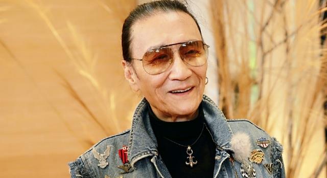 谢贤|谢贤的地位有多高？成龙称他是个传奇，李小龙跟他合照得靠边！