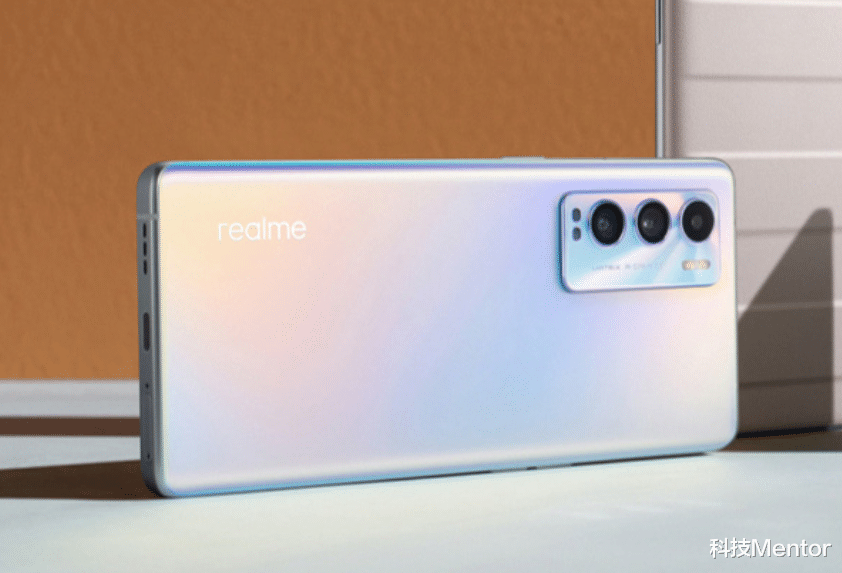 realme|骁龙870+索尼IMX766，大师亲自操刀设计，如今跌至2000出头？