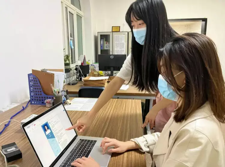 裙装|“漂亮的女人不可靠”，女生找工作被拒，一句话怼得HR哑口无言