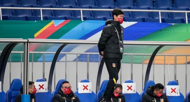 李霄鹏|实力被碾压，中国球员被打服了！李霄鹏重复了李铁高洪波们的问题