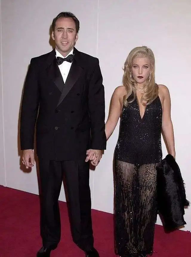 lisa|巨星猫王唯一女儿近照曝光：继承上亿遗产，怎么还活得落魄不堪…