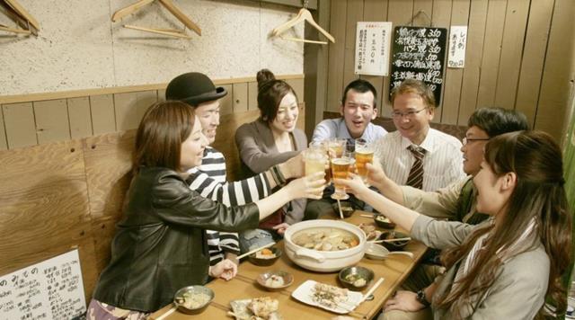 |饭局上，不主动转桌子的人，往往是这3种人，很准别不信