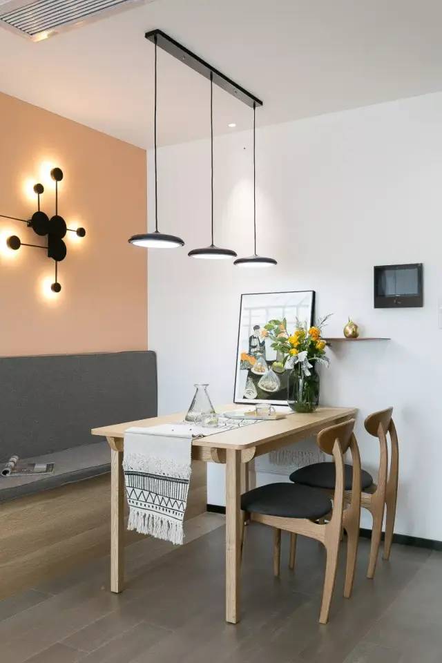 76平小户型北欧风，大胆用色搭配，这样的卫生间喜欢吗？