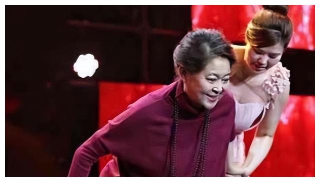 倪萍|年轻时倾国倾城，老了却成“土肥圆”，这9位发福的女星让人惋惜