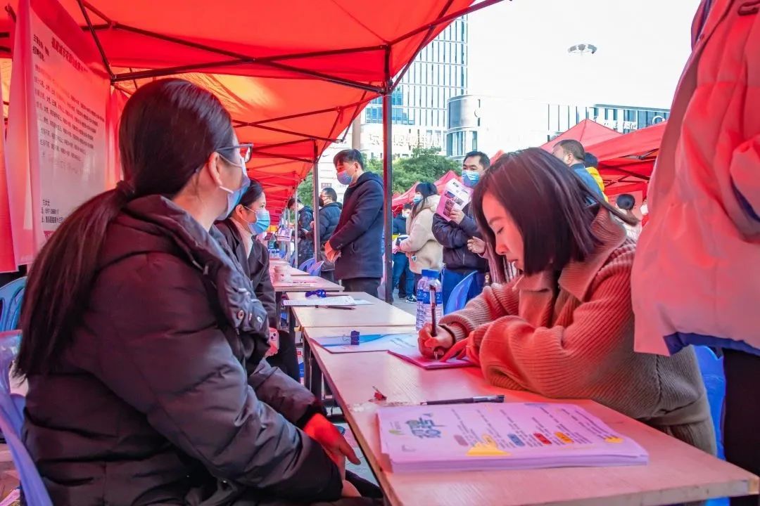 职业教育|2023年龙岩市中心城区“春风行动”大型人力资源现场招聘会举行