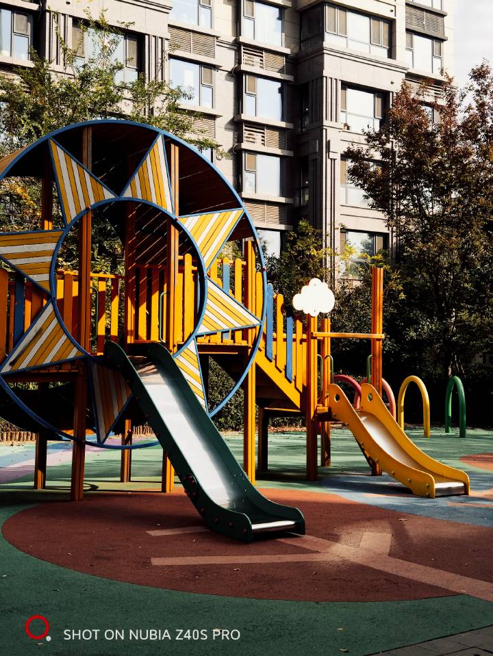 Java|努比亚Z40S Pro星空典藏版:科技与美学的交融,堪称艺术品