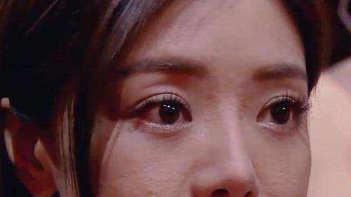 粉底液|明星们丢弃“美妆蛋”改用“粉底刷”，化妆师透漏原因：太吃粉！