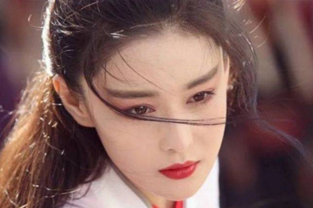 唐艺昕|扮演“天下第一美人”的女星，前3位被吐槽不配，唯独她实至名归