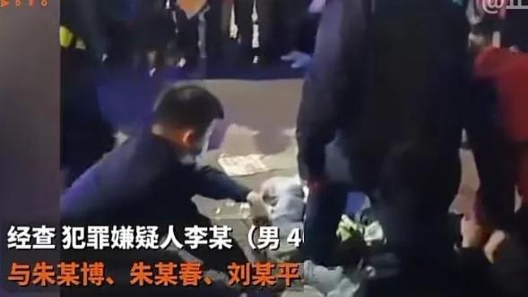 事件回顾：成都发生暴力事件！男子当街持刀伤人，造成一死两伤！