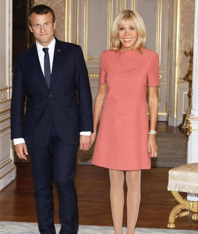 发型 七旬布丽吉特,头发留长烫成卷模仿闺蜜,新年换新发型气质都变了