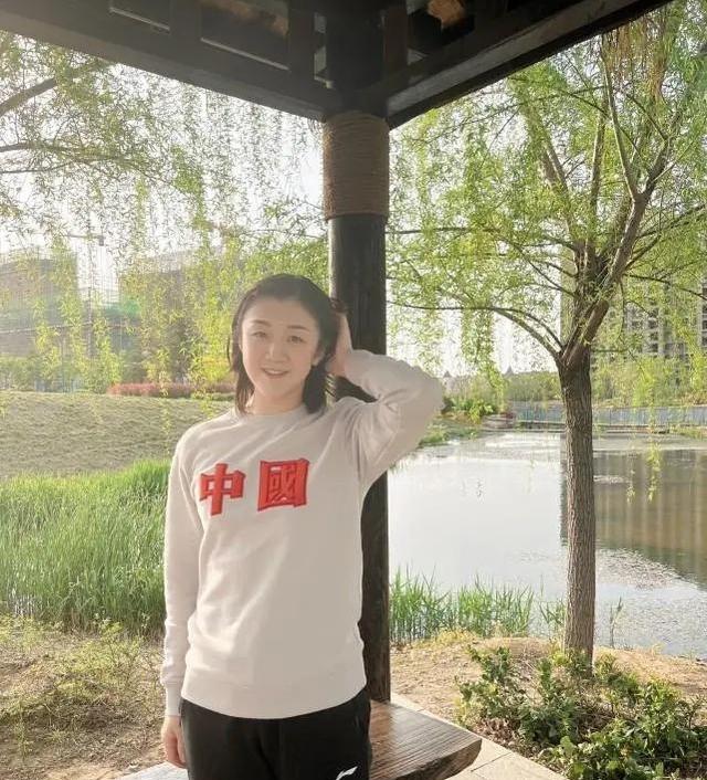 陈梦|陈梦效仿谷爱凌引热议！国乒一姐不输滑雪少女，瞧瞧这身材就懂了