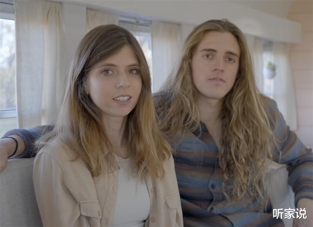 小夫妻在“螺蛳壳里做道场”：旧校车变24㎡蜗居，半平米都不浪费