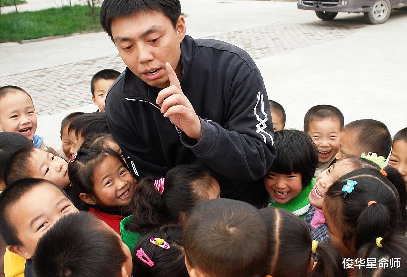 |将有三十年好运，亥猪一年红过一年