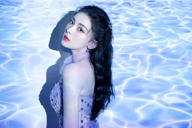 古力娜扎|不得不承认的美貌!娜扎假装在海边拍照,好像美人鱼