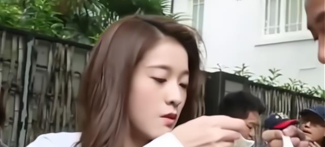 赵丽颖|分寸对比：张雪迎秦俊杰甜蜜暴击，赵丽颖王一博保持距离