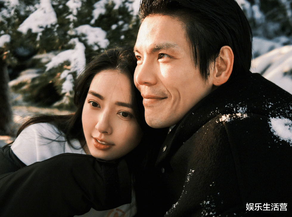 向佐|郭碧婷坐月子，向佐被曝出轨美女，搂肩回房显亲密，向太：是合作