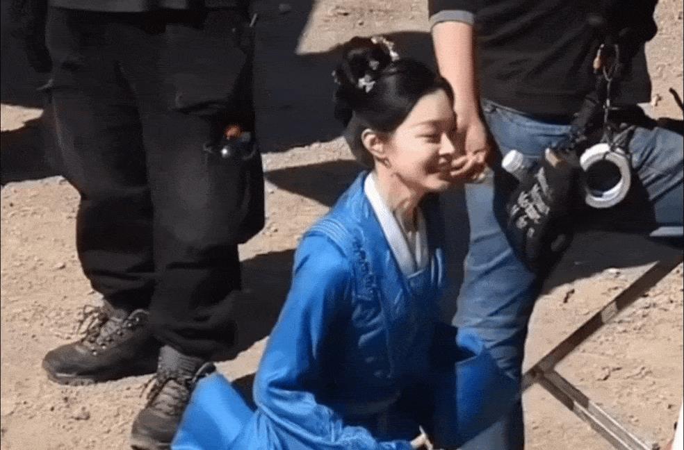 白敬亭|白敬亭宋轶恋情曝光,相差4岁,长风渡赢麻了,网友心疼田曦薇?