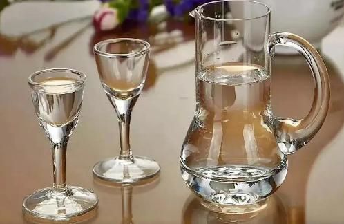 血糖|每天喝少量白酒，除对降血糖有帮助外，身体还会发生哪些变化？