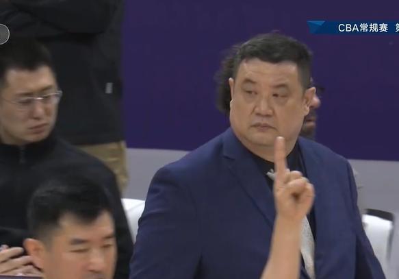 教练|3步把球迷逼走了，CBA联赛竟有人盼球队输球，原因揪出你也心寒