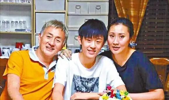 吴岱融|知名演员吴岱融:为儿子花400万买房,疑似定居新加坡