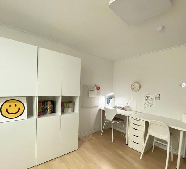 180一楼,客厅大到能打地铺,一家人在这躺着看电影,太幸福了!