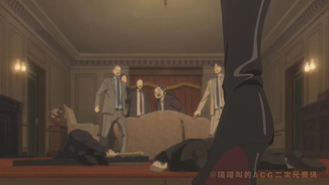 间谍过家家|《间谍过家家》第2话女主约尔?闪亮登场，手榴弹拉环求婚名场面太帅了！