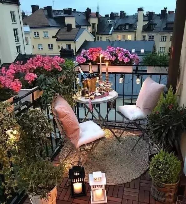 买房一定要有个露台,这样一装非常漂亮,让人天天看都不会腻!