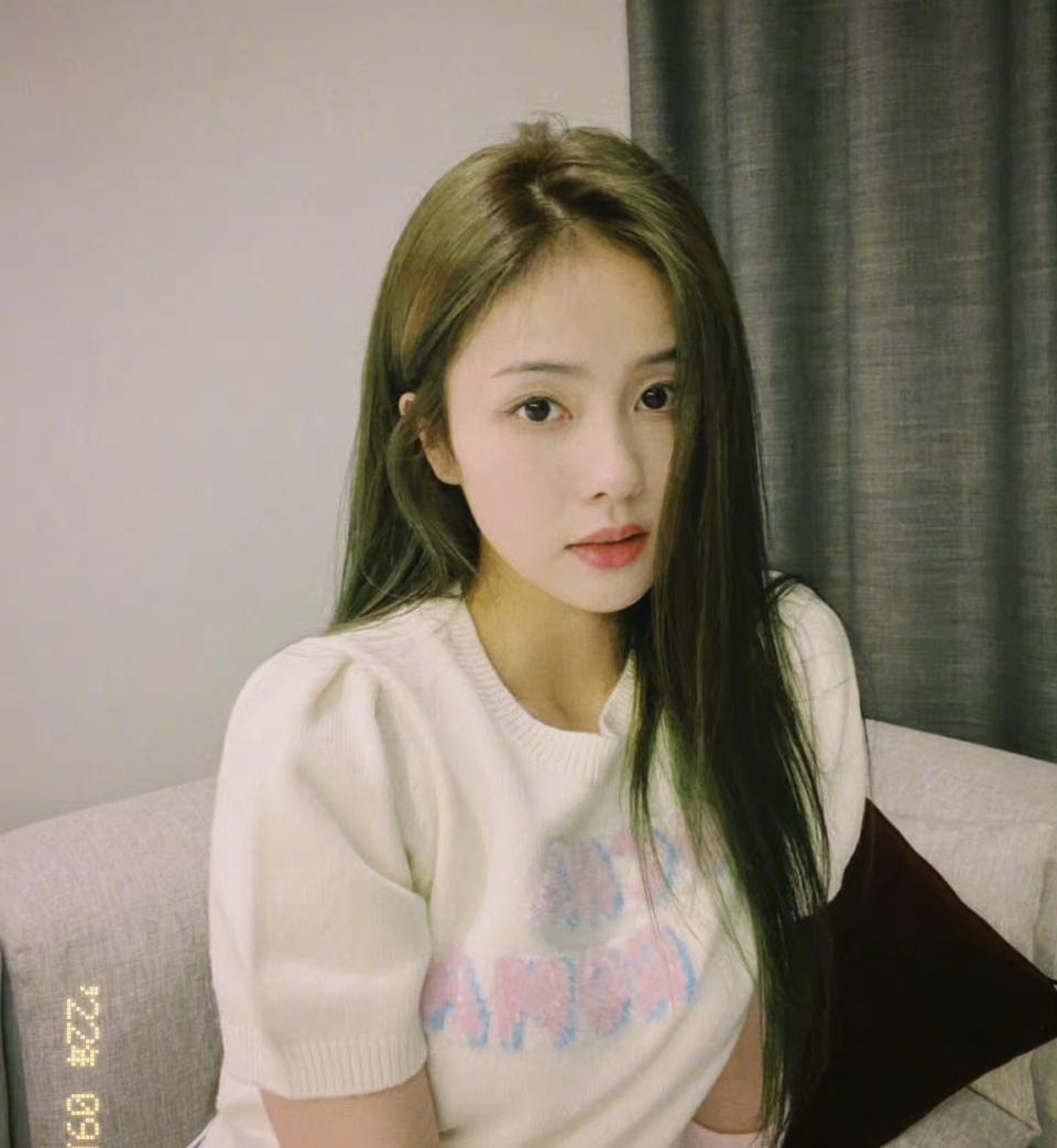 白梦妍|白鹿张凌赫疑似恋情曝光,女方住男方家一夜未归,中秋节一起过节