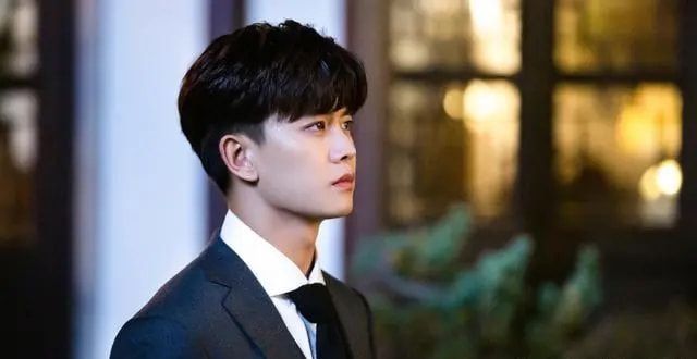 李沁|李沁新剧将上映，红衣路透照惊艳众人，搭档任嘉伦又是一部爆款