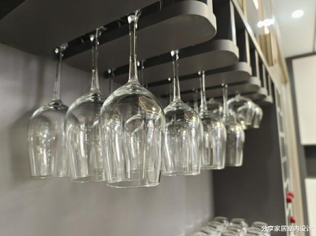 135平现代简约风格，全屋稳重大气，一家六口生活在一起很幸福！