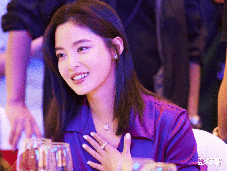 阿娇 8位女星同活动比美！43岁章子怡少女麻花辫，周冬雨快“秃”了